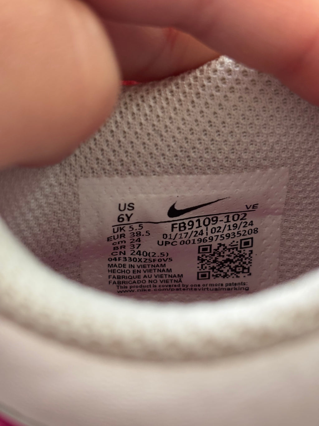 Nike Kids Dunk Low in Fuchsia and White