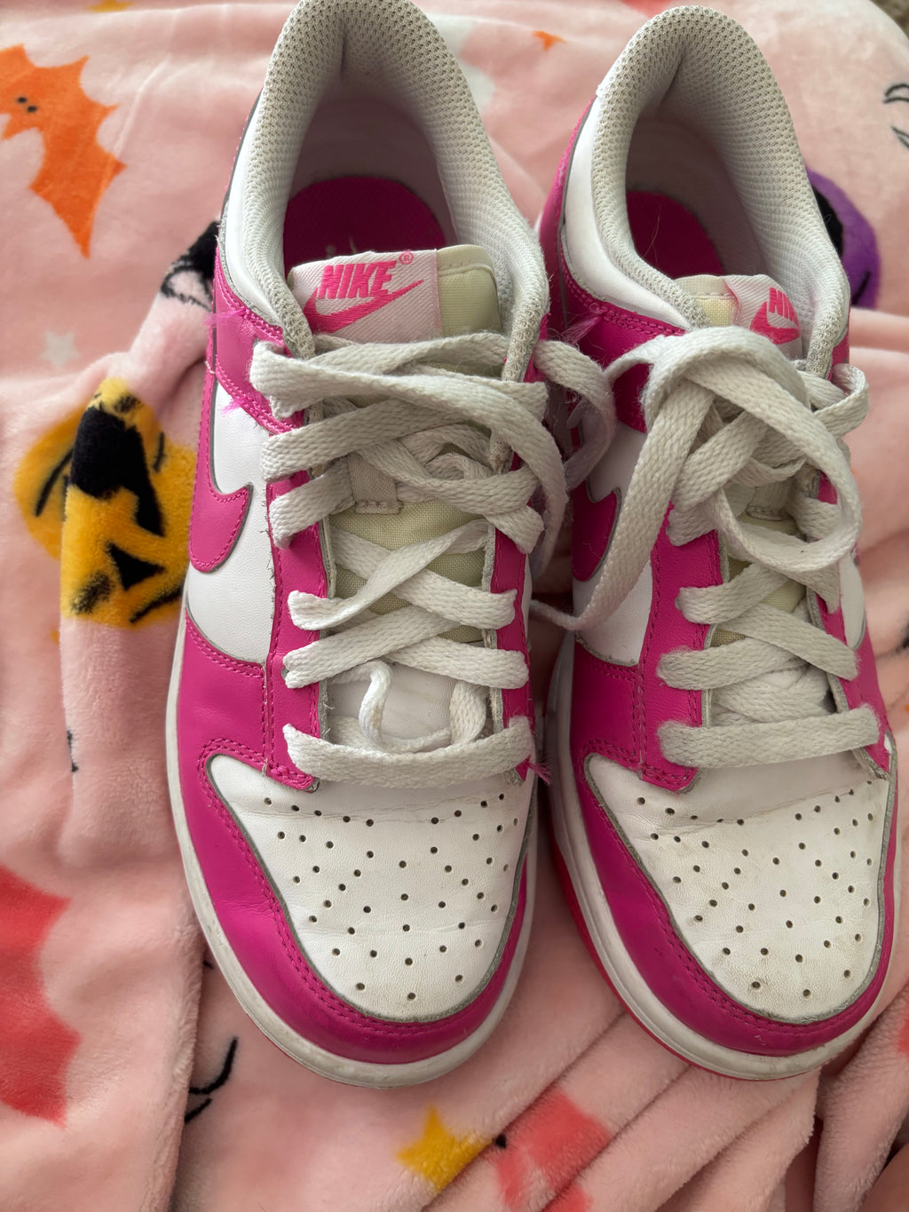 Nike Kids Dunk Low in Fuchsia and White