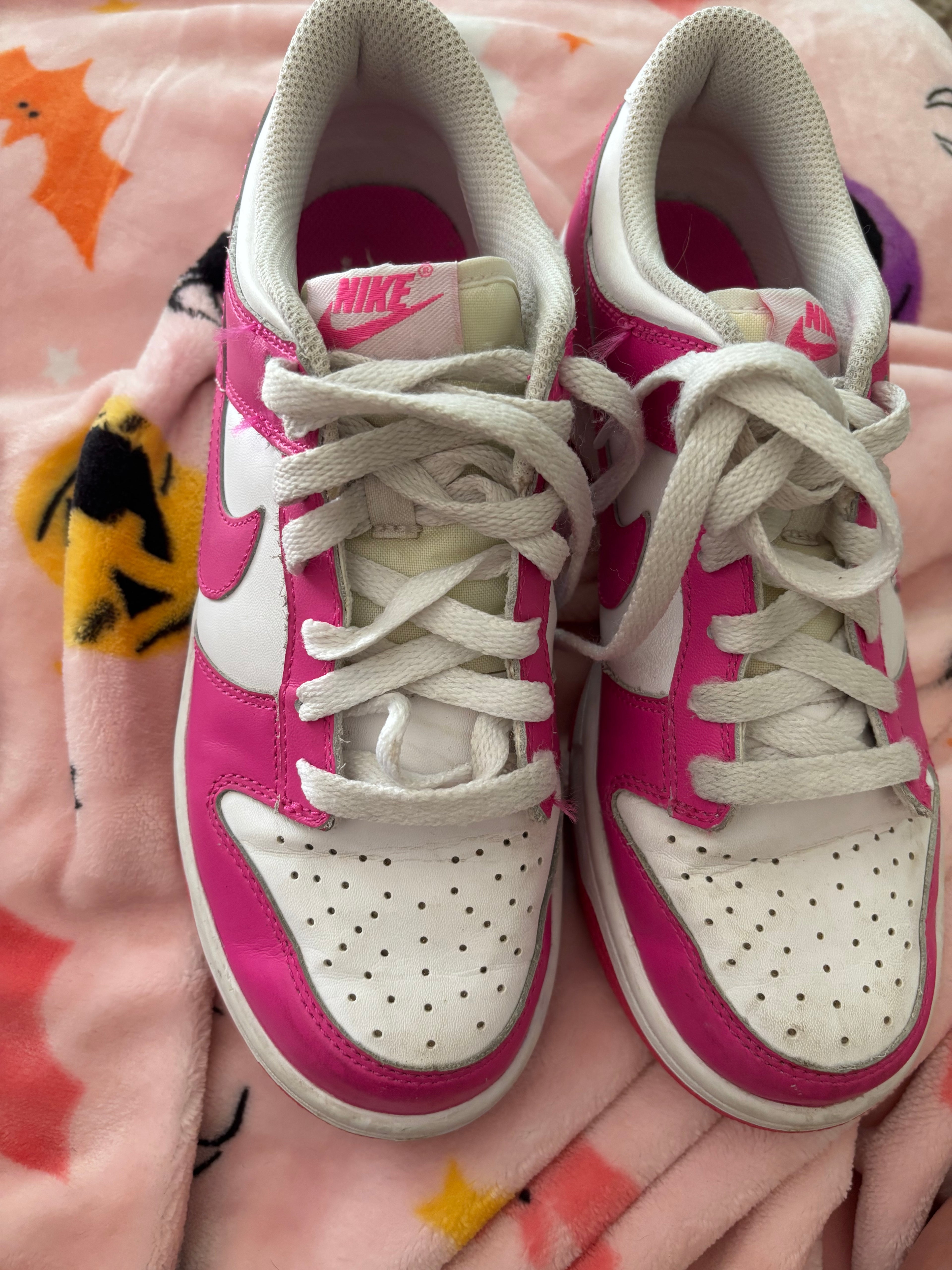 Nike Kids Dunk Low in Fuchsia and White
