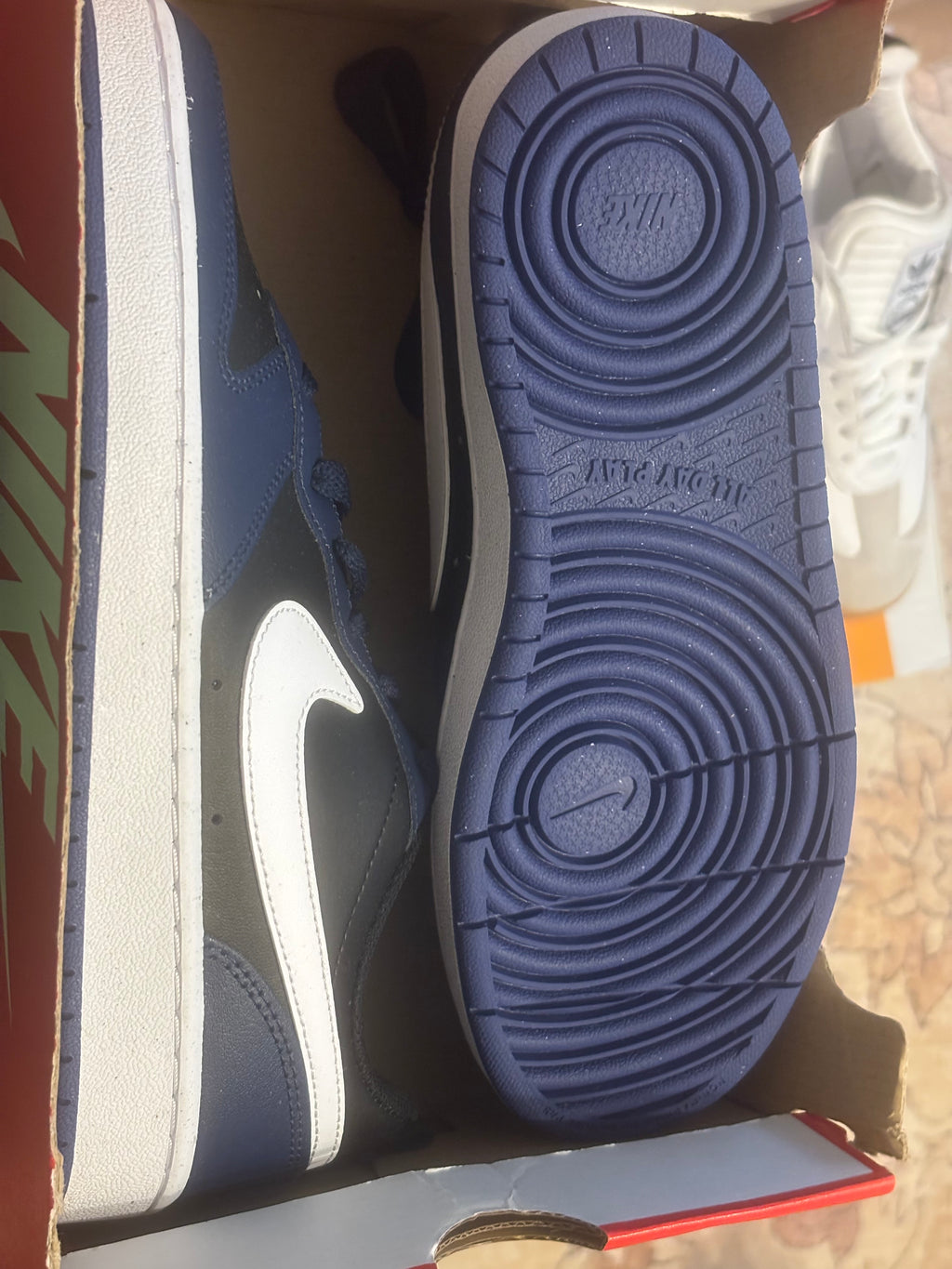 Nike Kids Low-Top Sneakers - Navy / White